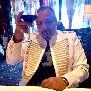 Meet your Posher, Gilbri